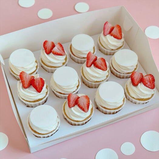 Капкейки со свежими ягодами и вашим логотипом