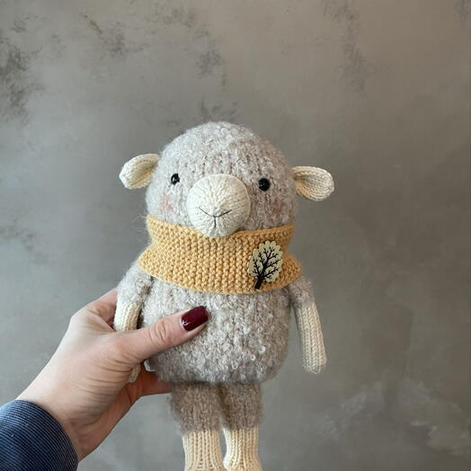 Игрушка ручной работы овечка