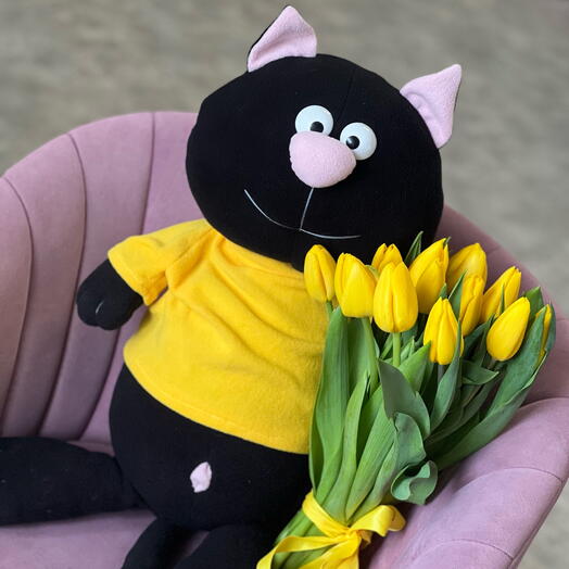 Мартовский кот с желтыми тюльпанами