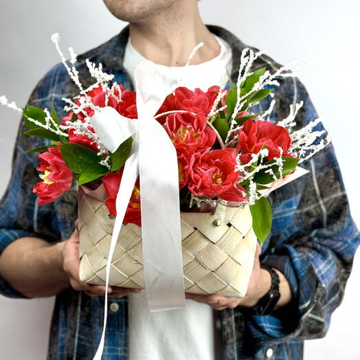 Корзина из 15 пионовидных тюльпанов