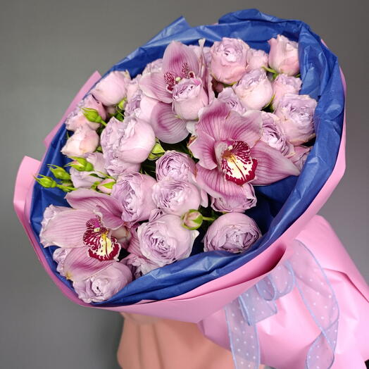 Букет лавандовый с орхидеей и пионовидной розой