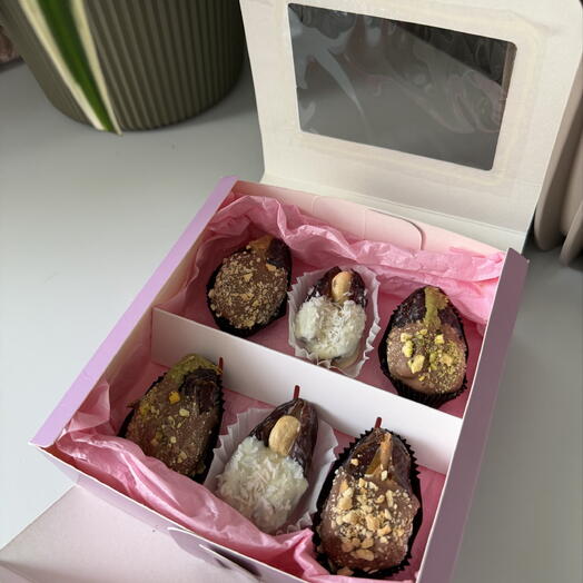 Финики в бельгийском шоколаде CALLEBAUT с начинками ассорти, 6 шт