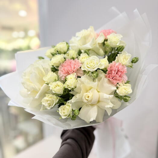 Букет 💐 французские и кустовые розы с диантусами