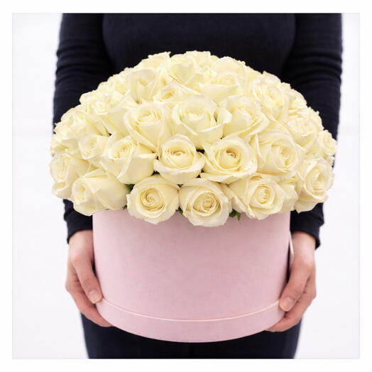 White Elegance – 50 Roses in Box