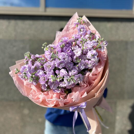 Букет лавандовой маттиолы 💜 удивите ее облаком красок в этот весенний день 🌿☁️