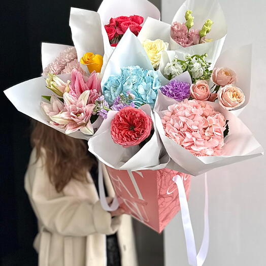 Дофаминовый букет MIX в переноске (цветы могут быть заменены,но общее впечатление сохранится)