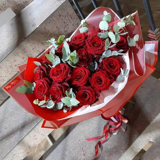 Букет из 15 бордовых роз с эвкалиптом 💐💐💐