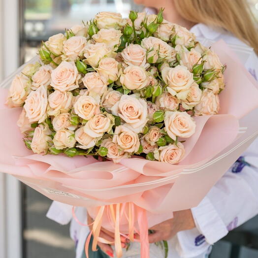 Букет из 35 кремовых роз