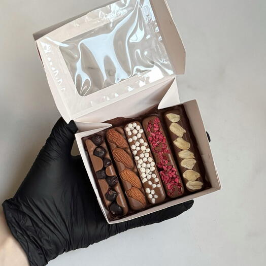 Шоколадные конфеты с орехами и сублиматами