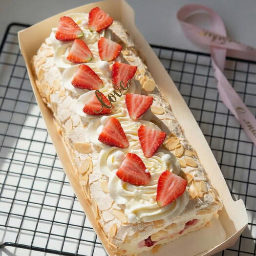 Meringue roulade