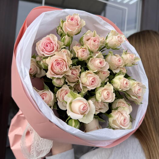 Букет кустовых роз Good Mood «Нежные лепестки»