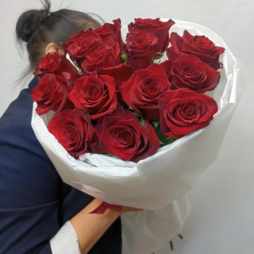 15 алых роз для любимой