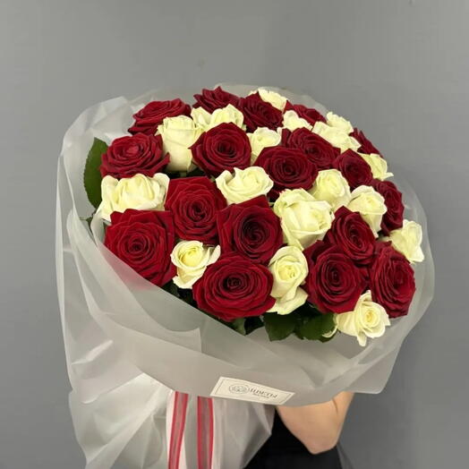 Микс из 35 российских роз