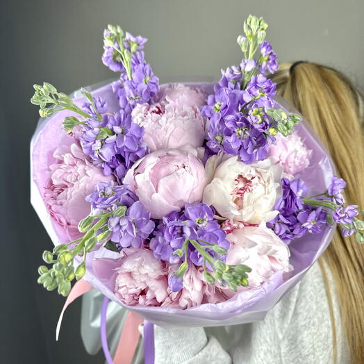 Лавандовая маттиола с розовыми пионами 💜🩷