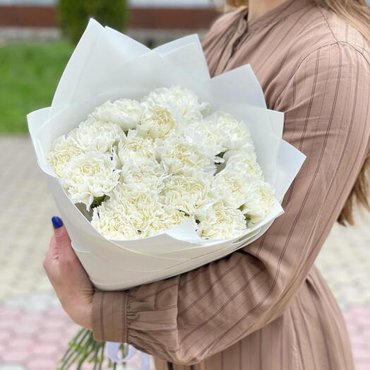 25 белых гвоздик в букете