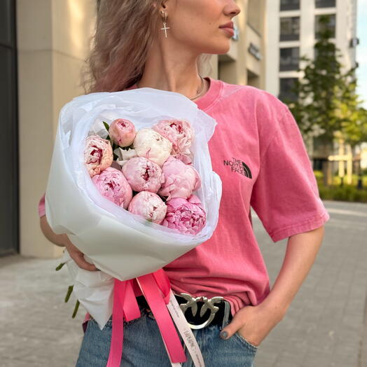 🌸 Букет из 9 нежно-розовых пионов Сара Бернар