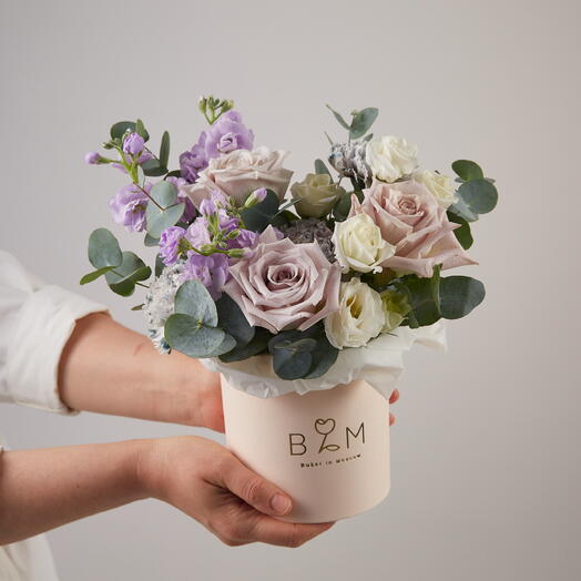 Delicate composition with powdered rose and lavender mattiola 421 Buketinmoscow