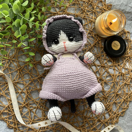 Вязаная игрушка котик