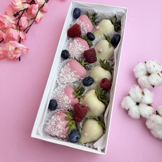 «Клубника  в шоколаде с кокосом, малиной и голубикой (10 шт.)» 🍓🍫🥥🫐🍇