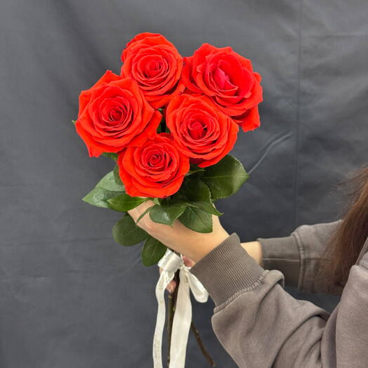 Монобукет из Ярко-Красных Роз 70см (5шт)