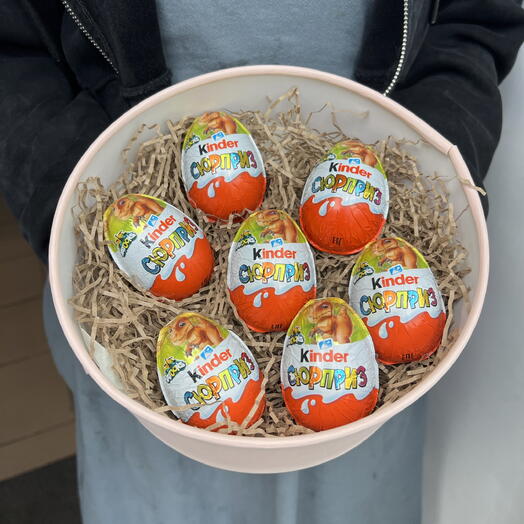 Набор из шоколадных яиц Kinder сюрприз 7 шт