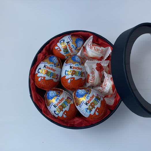 «Влюбляй»♥️Сладкий подарок с Raffaello, Kinder в оформлении
