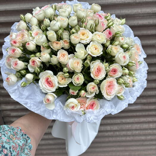 Кружевной букет из 15 кустовых роз🌸