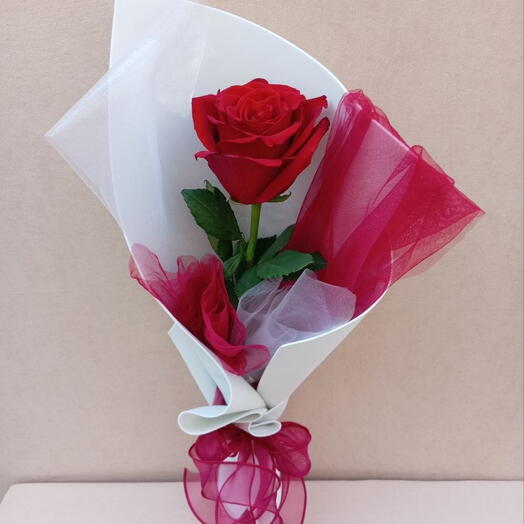1 Rose (Ecuador) in Luxury textile design 1 Роза (Эквадор) в премиальной текстильной  упаковке