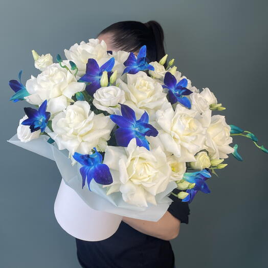 Французские белые розы с синей орхидеей 🤍💙🩵 Композиция с цветами