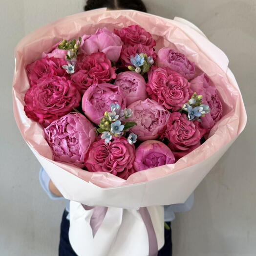 Букетик из 11 пионов , пионовидных роз , незабудка 🥰