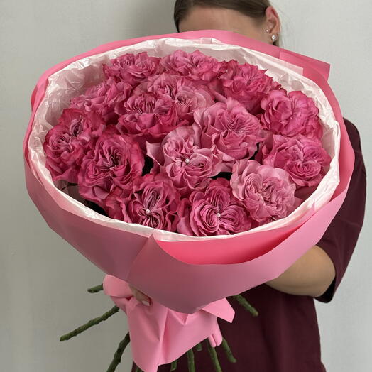 15 пионовидных роз