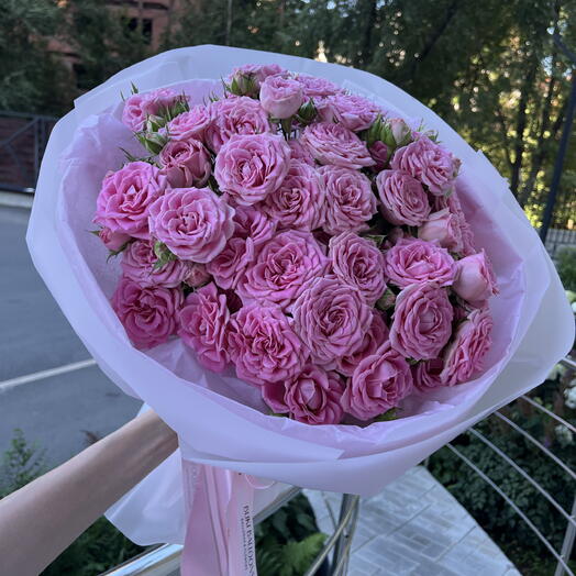 Шикарный букет из садовых , пионовидных, кустовых роз