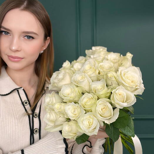 Букет из 25 белых роз Кения 40 см 739