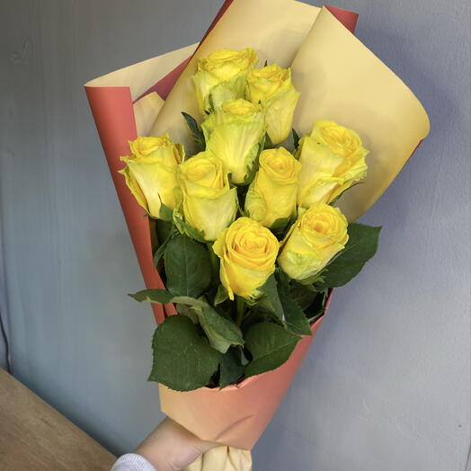 Моно букет из 9 Кенийских роз в упаковке