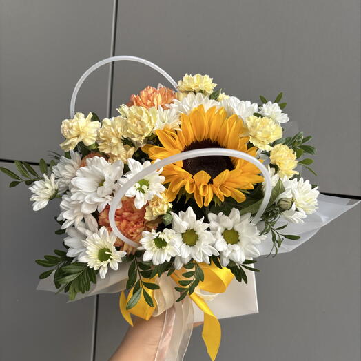 Композиция в сумочке с подсолнухом