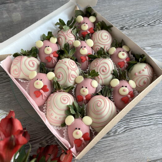 Клубника в шоколаде с мордашками мишек