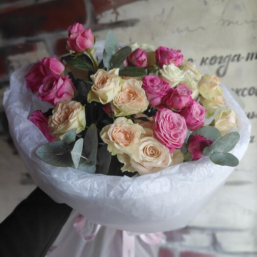 Букет из кустовых роз