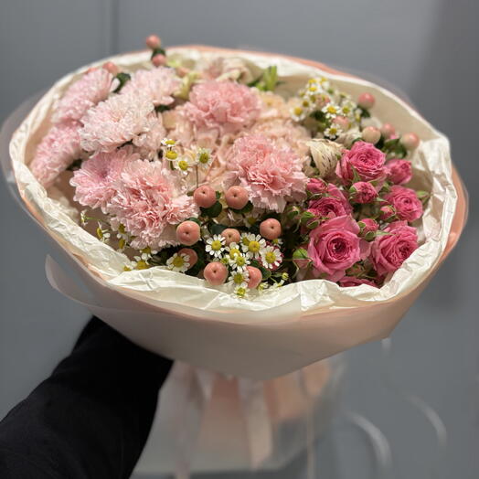 Букет с гортензией и кустовыми розами 💓