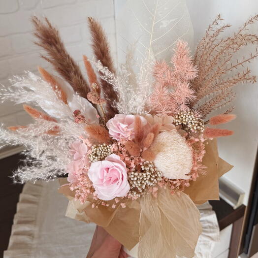 Flowers box с розами, гортензией, магнолией и сухоцветами