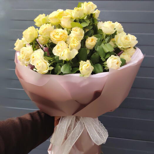 Букет из кустовых роз