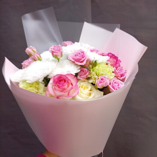 Букет в розовых оттенках с кустовой розой🌹