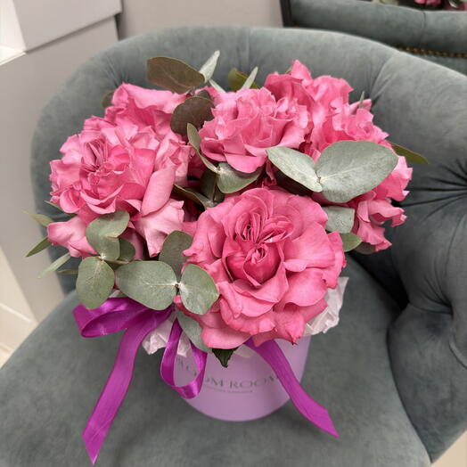 Малиновые французские розы с эвкалиптом Bloom room