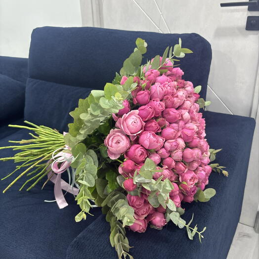 Огромный букет из кустовых роз Silva Pink