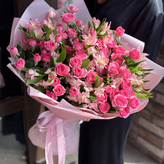 🌷Букет из кустовых роз и альстромерий