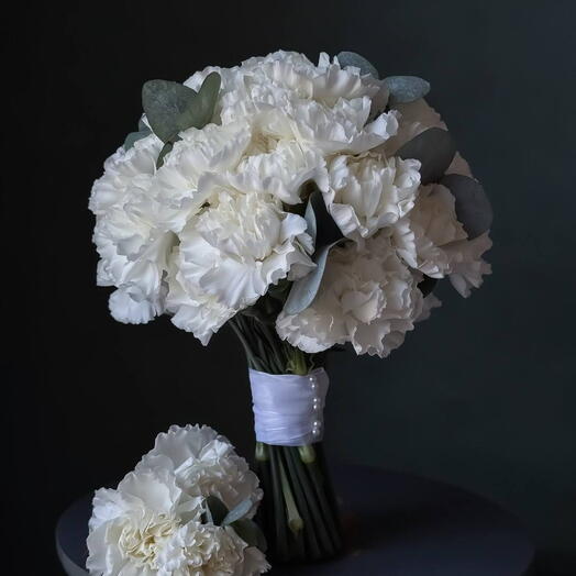 Букет невесты из гвоздик с бутоньеркой