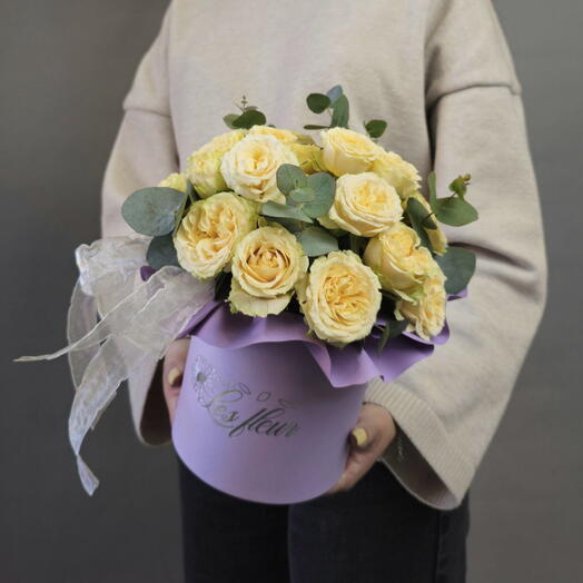 Кустовая роза нежная в коробке les fleur (В0082)