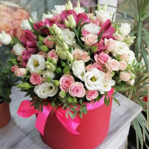 Caja de rosas, eustomias y alstromerias