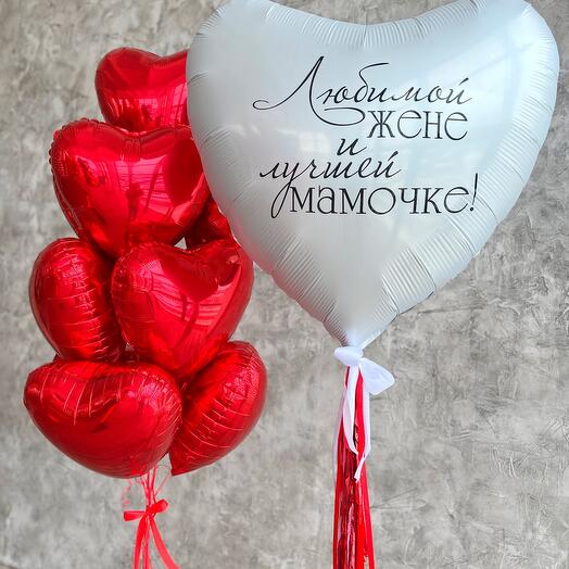 Bolas de corazones rojos
