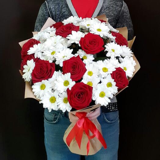 Ramo de rosas y crisantemos arbustivos "Aristocrat"
