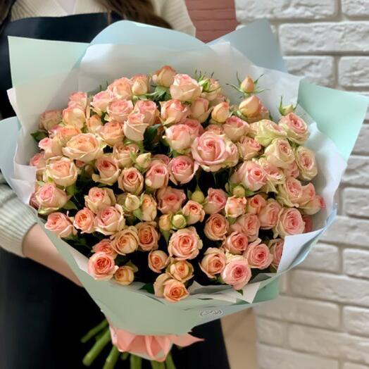Букет кустовых роз 15 шт